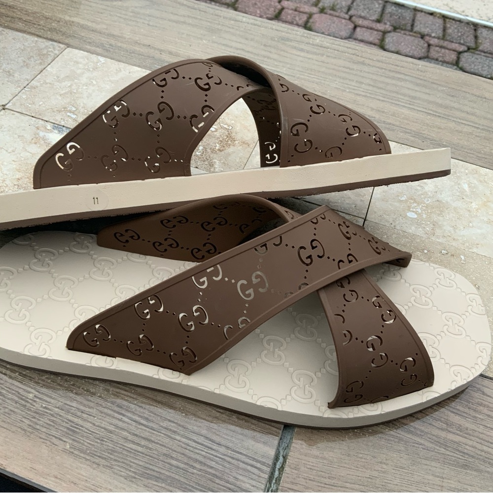 Unisex Beige Gucci Sandals - Picture 14 of 16